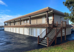 Creekside apartments over garages